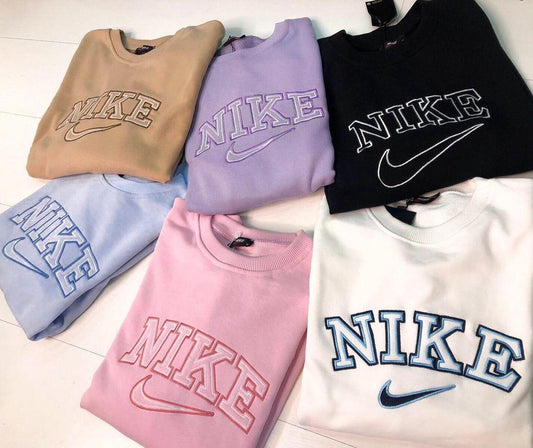 Vintage-Inspired Nike Printed Sweatshirt