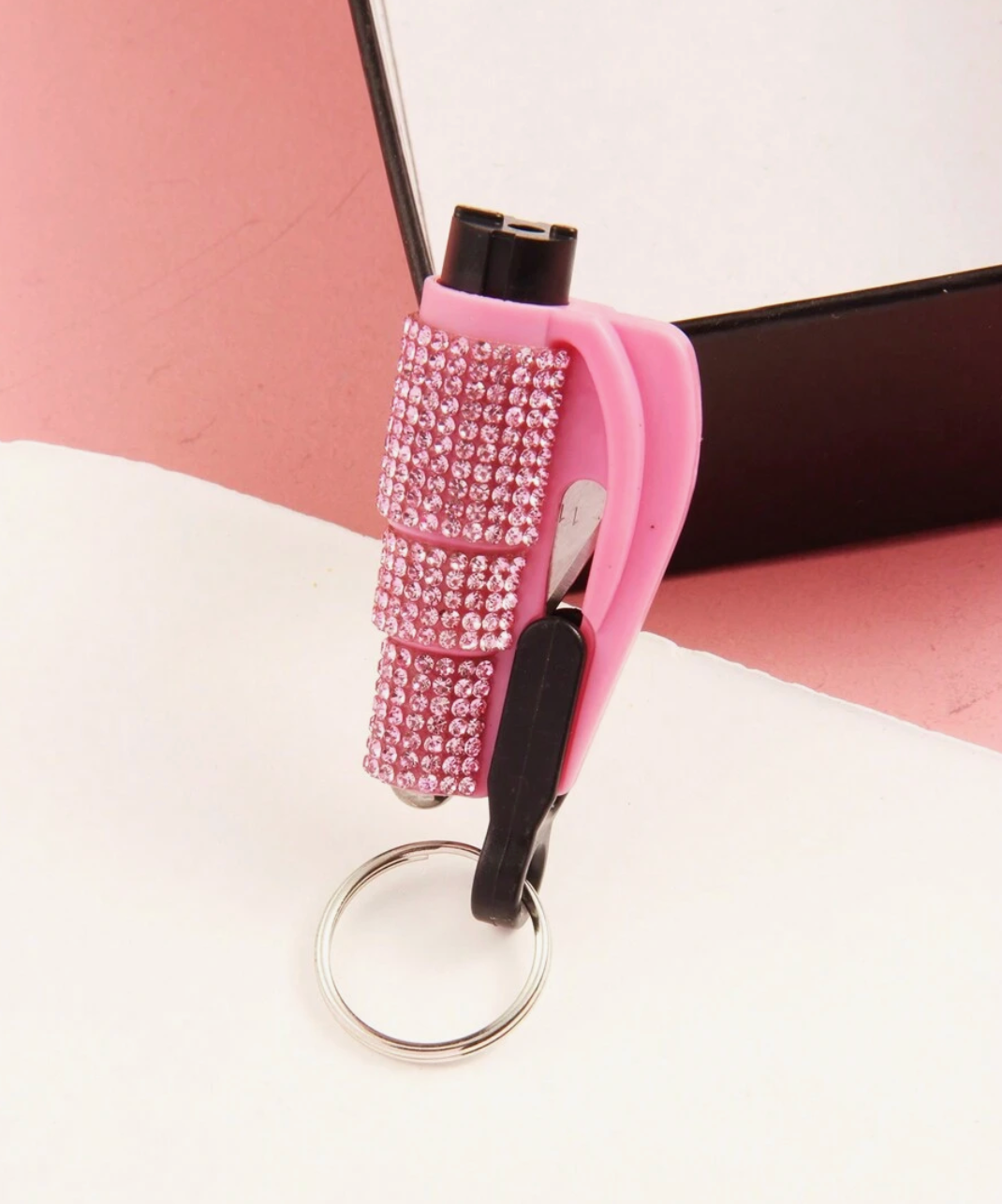 2-in-1 Emergency Car Escape Keychain – Seatbelt Cutter & Window Breaker Tool